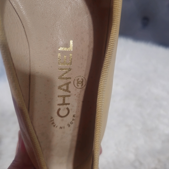 Preloved Chanel Flats Women's Leather Two Tone Flats Beige - Picture 9 of 14